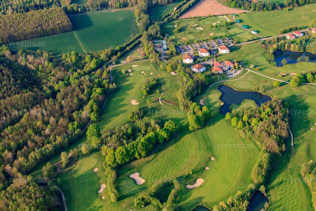 Luftbild: Greens und Teiche am Golfclub Soufflenheim Baden-Baden in Soufflenheim im Bundesland Bas-Rhin in Frankreich. – Foto: IMG_39518.jpg vom 14.04.2011 durch Werner Riehm/FLY-FOTO.de – Auflösung des Originals: 4752 x 3168 px