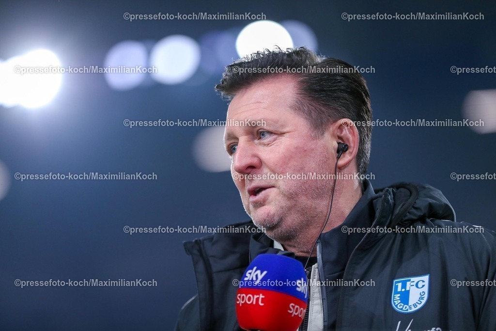 S0401022501003 | 01.02.2025, Fußball, FC Schalke 04 - 1. FC Magdeburg, 2.. Fußball Bundesliga, 20. Spieltag, Veltins-Arena Gelsenkirchen, Saison 2024 2025: Trainer Christian Titz (Cheftrainer 1.FC Magdeburg)DFB regulations prohibit any use of photographs as image sequences and or quasi-video.