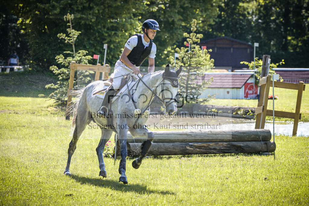 DOS_7362 | Entdecke hochwertige Reitturnierfotos von Foto Oger. Professionell, emotional und authentisch – jetzt Lieblingsmomente im Shop bestellen.Deutschlandweite Turnierfotografie. - Realisiert mit Pictrs.com