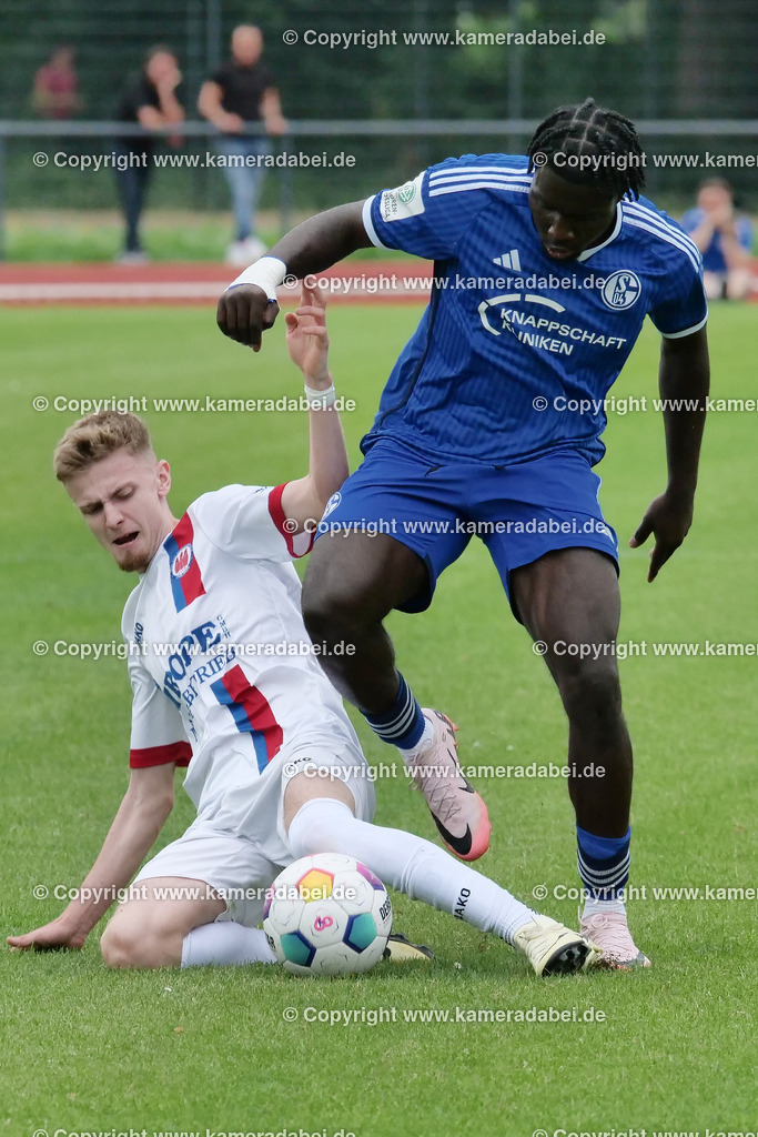 Fußball : Testspiel : SuS 09 Dinslaken - Schalke 04 U 19 am 25.07.2024 | Foto : Jochen Emde / www.kameradabei.de - Realisiert mit Pictrs.com