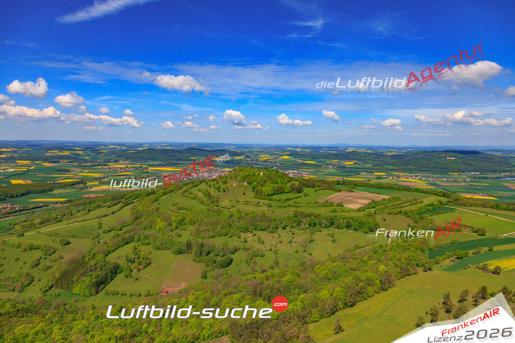 Die Luftaufnahme Staffelberg - Staffelberg wurde 2017 mittels Flugzeug (keine Drohne) erstellt. Perfekte Schärfe und Druck- Auflösung- Garantiert!