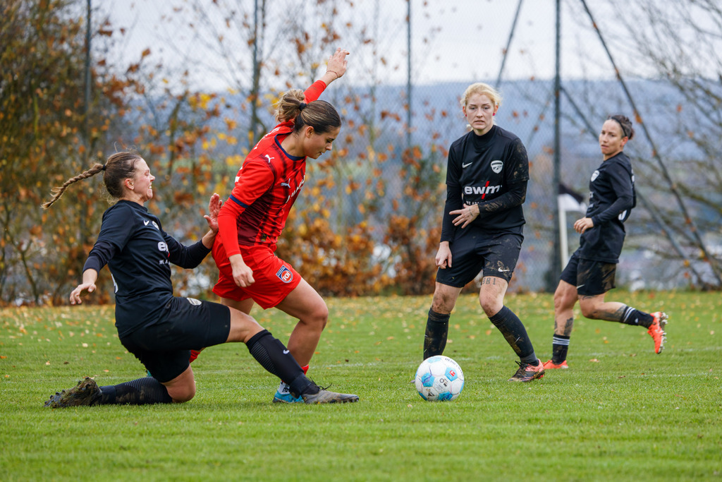 HOHFCH_251109_7709 | 1.FC Heidenheim 1846 II vs. GAST, Fußball, Frauen, Bezirksliga, 2025/2026, X. Spieltag, 03.10.2025 in Heidenheim, Kunstrasen b. Voith-Arena West(Foto: Michael Bulling) - Realisiert mit Pictrs.com