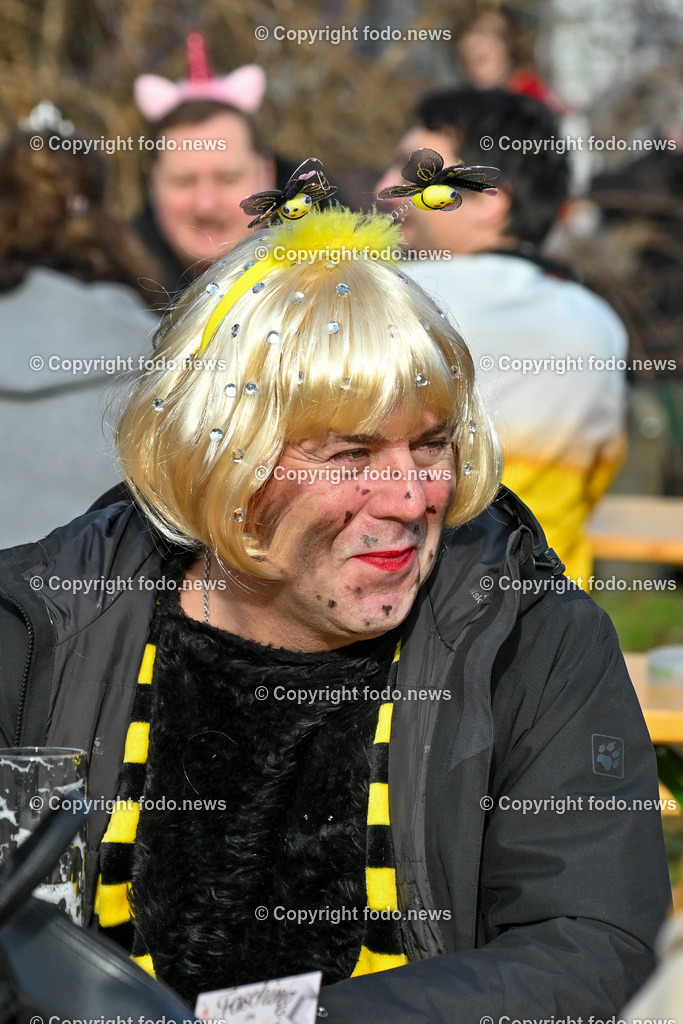 Suedbahnhofmarkt Linz_ Faschingsumzug 2024_ 10.02.2024-26 | 10.02.2024, Linz, AUT, Suedbahnhofmarkt, Faschingsumzug 2024, im Bild Ebelsberger Faschingsgilde, Umzug, Musik, Masken, maskiert, Krapfen, Verkleidungen, Prinzenpaar