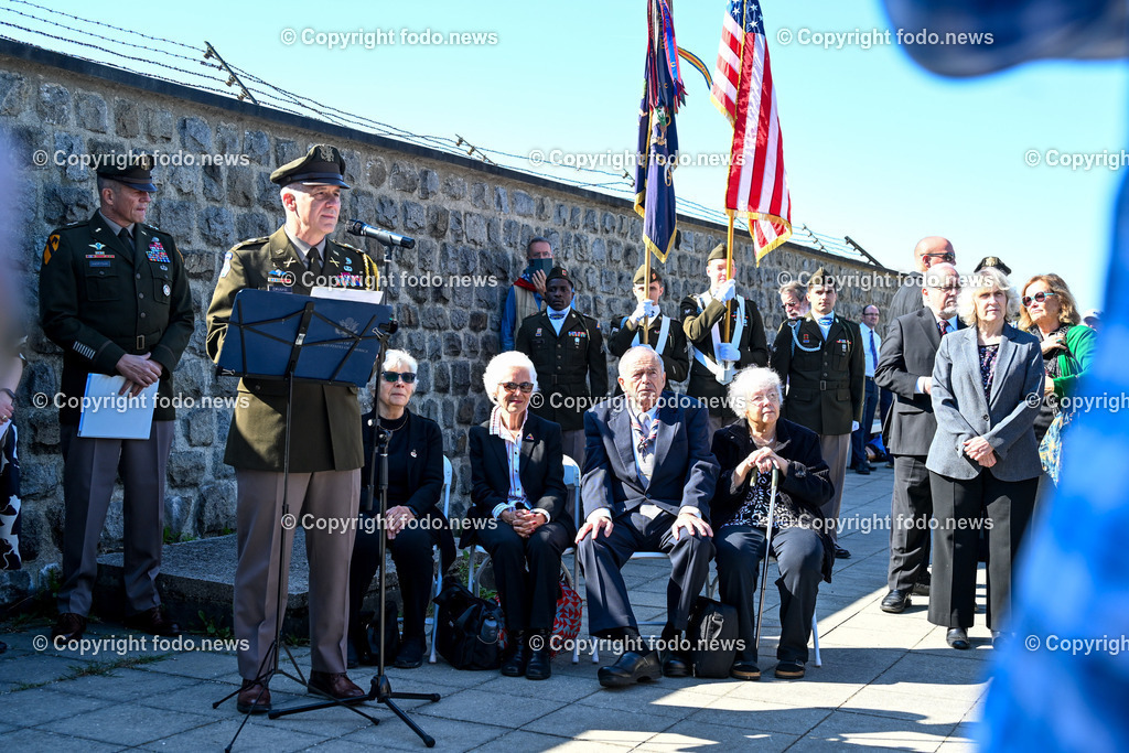 Internationale Gedenk- und Befreiungsfeier Gedenkstaette Mauthausen 2025_ 11.05.2025-75 | 11.05.2025, Mauthausen, AUT, Internationale Gedenk- und Befreiungsfeier Gedenkstaette Mauthausen 2025, 80 Jahre Befreiung KZ Mauthausen im Bild US Amerikanische Delegation, Ueberlebende, Zeitzeugen