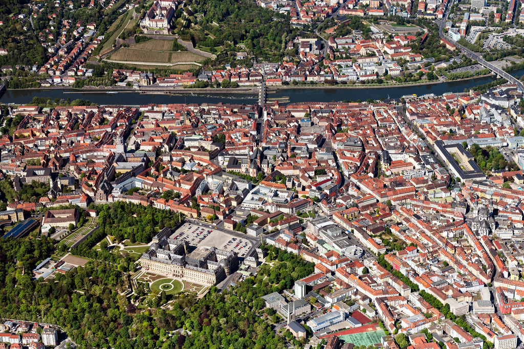 dr__0052842.jpg | WüRZBURG 07.05.2020 Altstadtbereich und Innenstadtzentrum in Würzburg im Bundesland Bayern, Deutschland. // Old Town area and city center in Wuerzburg in the state Bavaria, Germany. Foto: Daniel Reiter