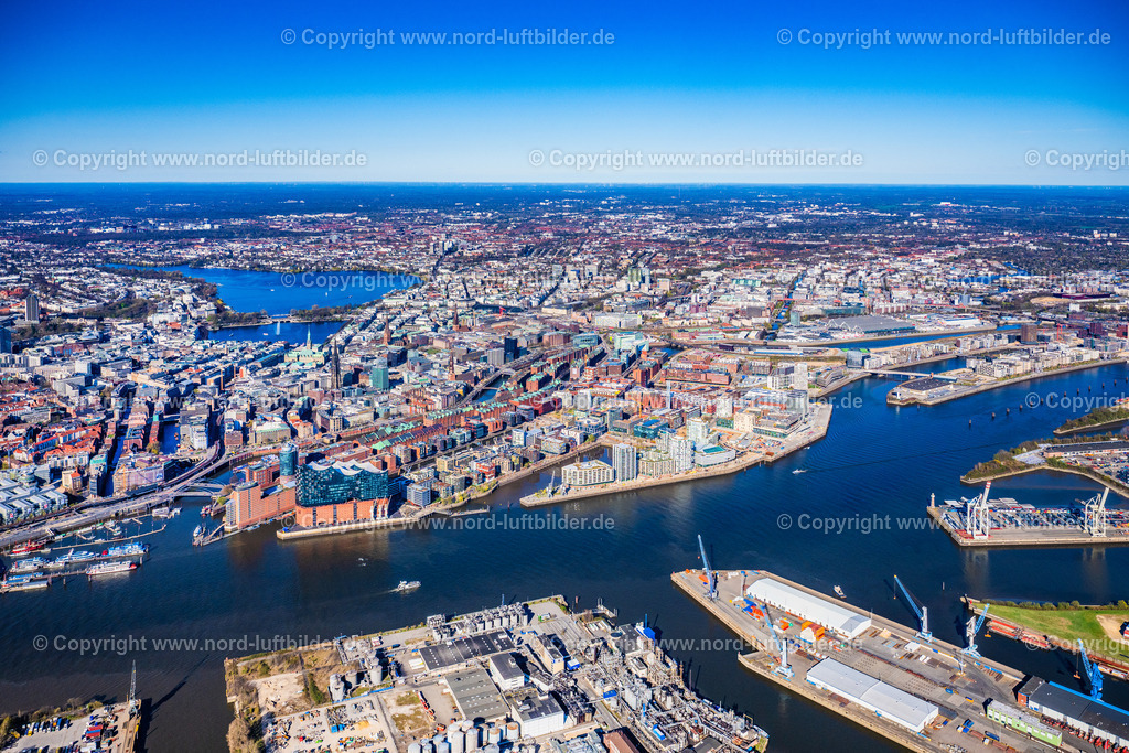 Hamburg_Hafen_Panorama_bis_Alster_ELS_4612060425 | HAMBURG 06.04.2025 Stadtansicht am Ufer des Flußverlaufes der Norderelbe im Ortsteil HafenCity mit der Elbphilharmonie in Hamburg, Deutschland. // City view on the banks of the river course of the Norderelbe in the district HafenCity with the Elbphilharmonie in Hamburg, Germany. Foto: Martin Elsen