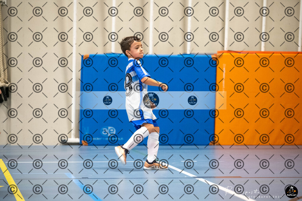 20241124_FCR-Hallenturnier-F1_1_021 | Sport und Naturfotografie von Roberto Esposito zeigt echte Momente Bewegung und die Schönheit der Natur. Ausdrucksstarke Bilder schaffen Emotionen.