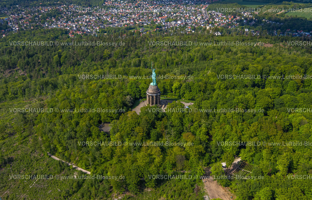 Detmold240505668Hermannsdenkmal_TeutoburgerWald | Luftbild, Hermannsdenkmal, kulturelle Statue des Cheruskerfürsten, nach Entwürfen von Ernst von Bandel, Blick auf Hiddesen, Teutoburger Wald, Hiddesen, Detmold, Ostwestfalen, Nordrhein-Westfalen, Deutschland