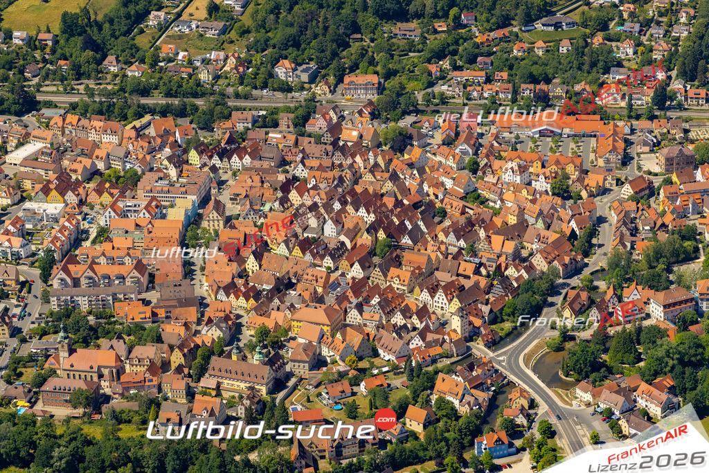 Aktuelles Luftbild von Altstadt Hersbruck - Die Luftaufnahme wurde 2022 mittels UL-Flugzeug erstellt ( keine Drohne ) - hochauflösende Kamera-Systeme von  Canon -Beste Qualität - Für grossformatige Ausdrucke geeignet. Die Geschenkidee !