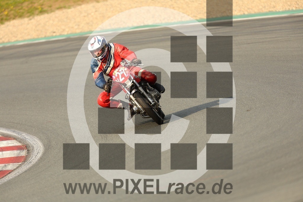 0v27-20260418_04762 | Schöne Erinnerungen an spannende Momente - das festzuhalten ist unser Job. PIXELrace.de ist seit 2003 auf den Rennstrecken Europas unterwegs um die Action draußen beim Fahren und die wunderbare Stimmung imm Fahrerlager für euch einzufangen.