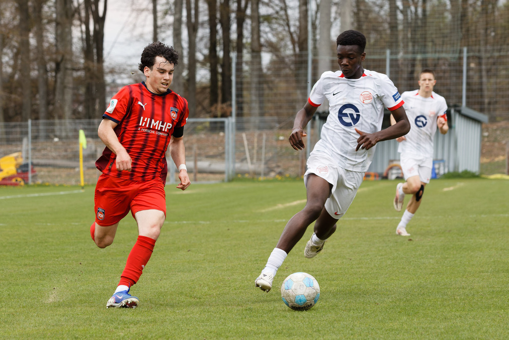 FCHOFK_260418_6-36 | 1.FC Heidenheim 1846 vs. Offenbacher Kickers, Fußball, U17, B-Junioren, NWL, U17-DFB-Nachwusliga, 2025/2026, 10. Spieltag, 18.04.2026 in Heidenheim, Walter-Birkhold-Jugendstadion (Foto: Michael Bulling) - Realisiert mit Pictrs.com
