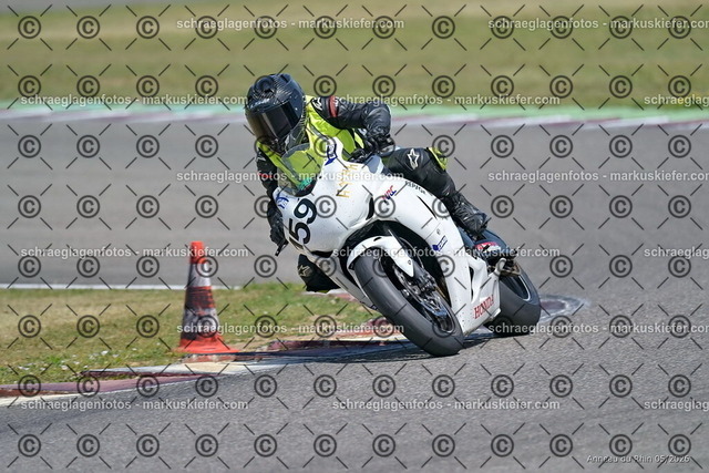 26BT02-1872 | markuskiefer.com - Realisiert mit Pictrs.com