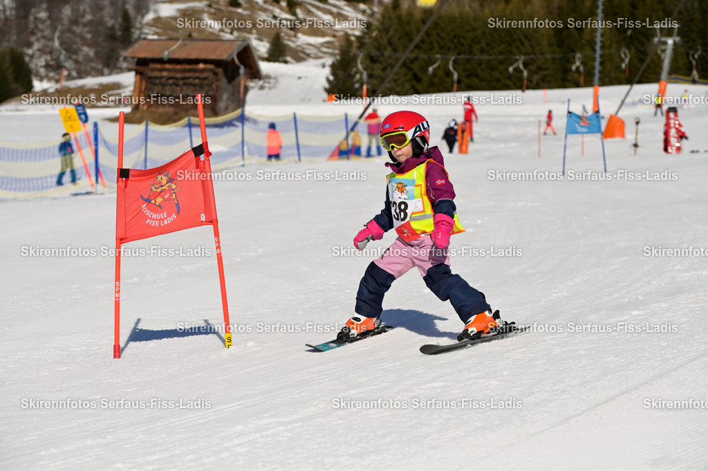 SRF_27.02.2026_111 | Skirennfotos,Serfaus,Fiss,Ladis,Kinderskirennen,Winter,Tirol,Oberland,skirace,SFL,feelfree,weil wir's genießen,ski,Ski,skifahren,Sonnenplateau, - Realisiert mit Pictrs.com