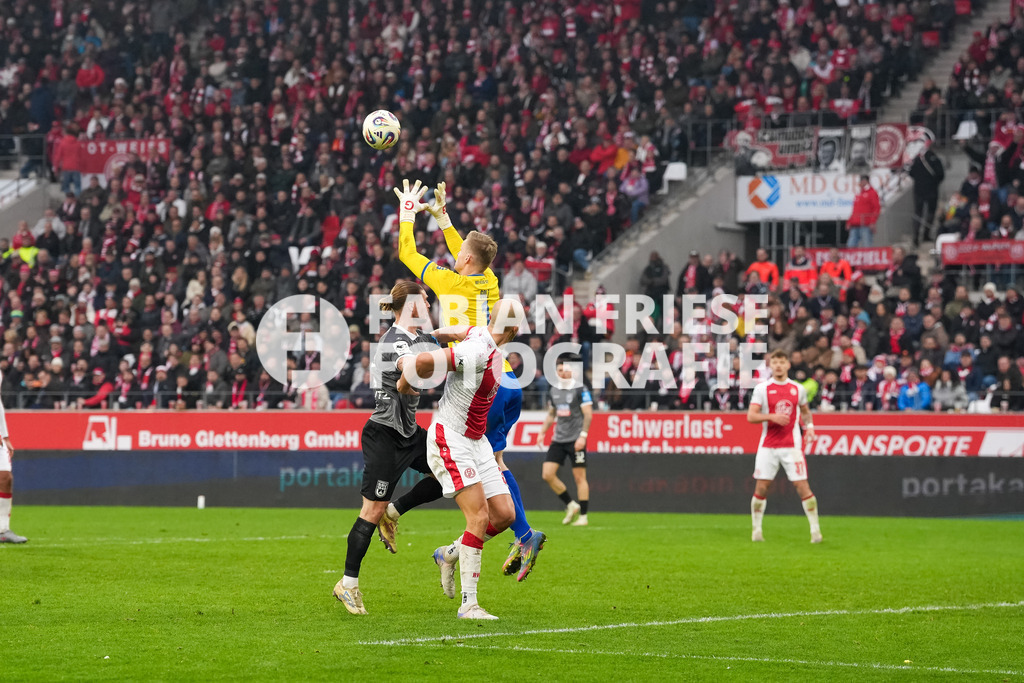 GER Rot-Weiss Essen vs. SSV Ulm, Fussball, 3. Liga, Spieltag 19, Saison 2025/2026, 20.12.2025 | GER Rot-Weiss Essen vs. SSV Ulm, Fussball, 3. Liga, Spieltag 19, Saison 2025/2026, 20.12.2025Foto: Fabian Friese - Realisiert mit Pictrs.com