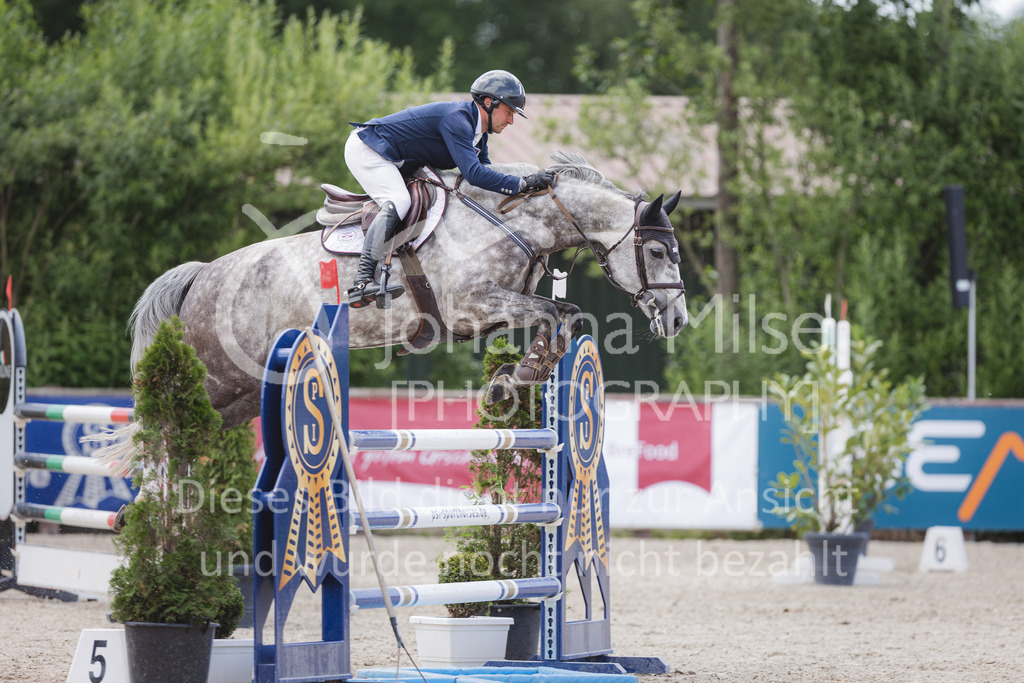 220614_Mühlen_SprPfM-668 | Late Entry Mühlen
Springprüfung Kl.M* 6-8j. Pferde gl. Einlaufprüfung für 6j. Pferde
14.06.2022