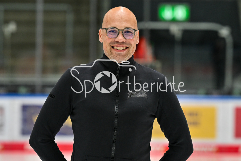 Augsburger Panther 2025/26 | im Bild Alexander ABLASS - Physiotherapie / Einzelfoto / Freisteller / Media Day Augsburger Panther: Curt-Frenzel Stadion am 06.08.2025