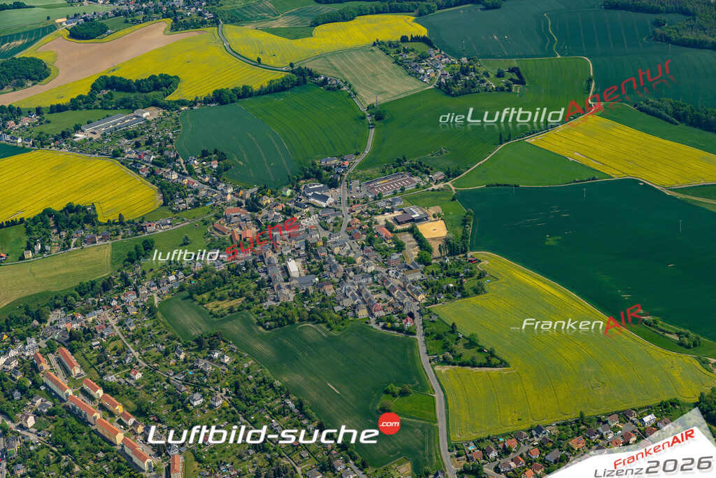 Die Luftaufnahme Irchwitz - Greiz wurde 2022 vom Flugzeug aus (keine Drohne) erstellt. Hohe Auflösung -für große Poster und Wandbilder geeignet - Garantiert!