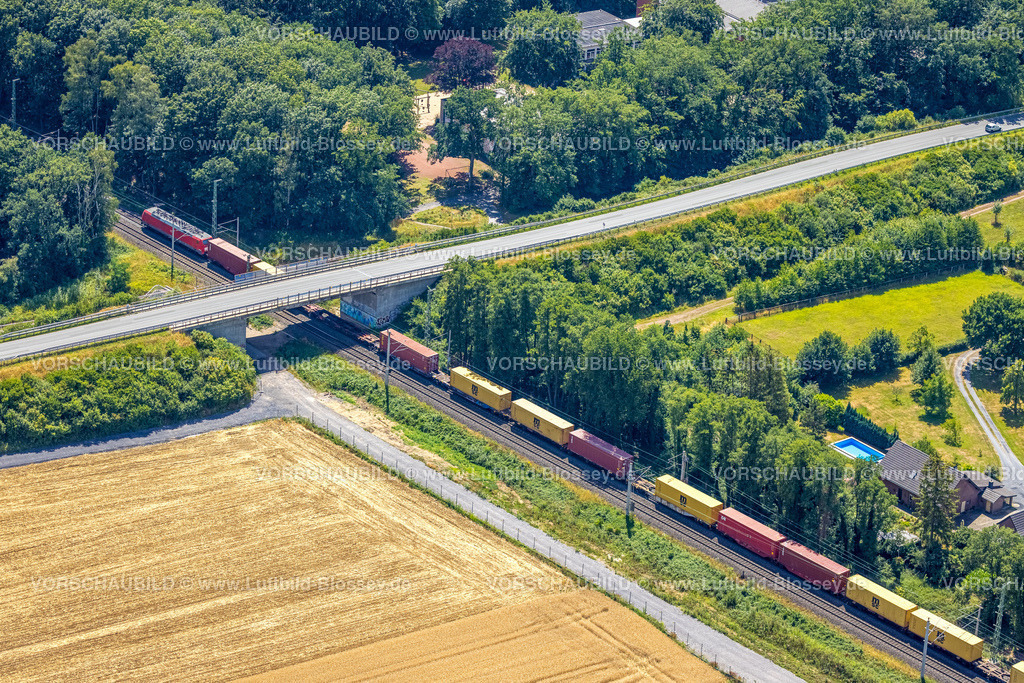 Voerde220702939 | Luftbild, Güterzug an der Brücke Rahmstraße, Möllen, Voerde, Ruhrgebiet, Nordrhein-Westfalen, Deutschland