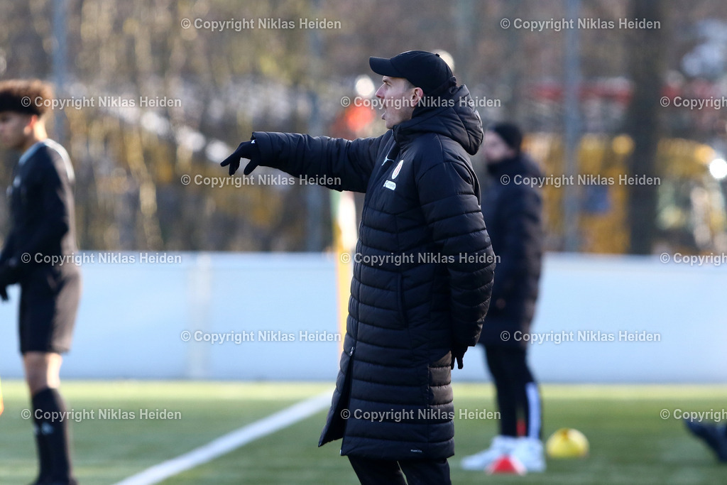 NH_FCStPauliU23_EintrachtBraunschweigU23_Testspiel_02022025 | Benny Hoose (Trainer, FC St. Pauli U23)Fußball I Herren I Testspiel I Saison 2024-2025 I FC St. Pauli U23 - Eintracht Braunschweig U23 I 02.02.2025 I Sportplatz Brummerskamp