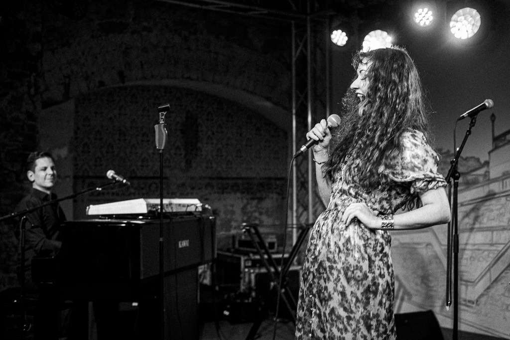 Maria Markesini Konzert | Maria Markesini meets Klazz Brothers im Forte Belvedere Leisnig zum Festival Hallo Leisnig 2022. - Realisiert mit Pictrs.com