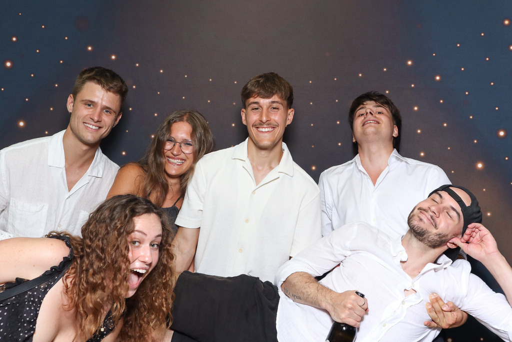 ZD260628112736-98 | Fotoshop von zweidimensional Fotografie. Ihr Fotograf im Aargau. Abzüge von Ihrem Fotobox Event bestellen.Abzüge von Ihrem Hochzeit bestellen.Abzüge von Ihrem Schulfotograf bestellen.
