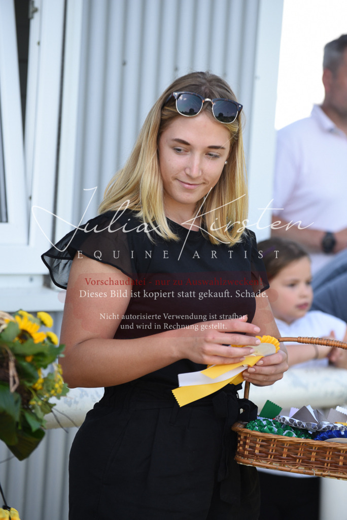 DSC_0112 | Pferde- und Turnierfotografie in Westsachsen. Pferdeportraits, Auftragszeichnungen und intuitive Kunst.