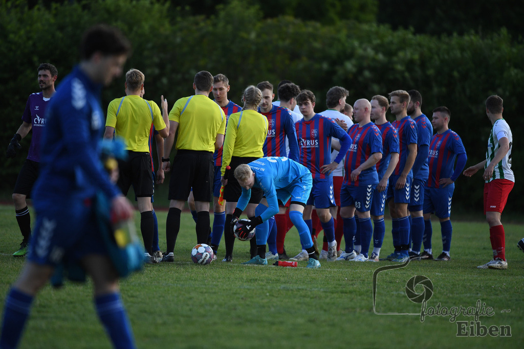 TuS Ofen-SG FriPe | Herren 1. Kreisklasse Süd, Jade-Weser-Hunte; TuS Ofen (blau)-SG FriPe (weiß) am 28.05.2025; in Ofen (), Photo: Philip Eiben 2025 - Realisiert mit Pictrs.com