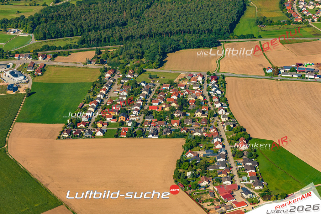 Luftaufnahme Neuhof Zeitlarn - Die Luftaufnahme wurde 2025 vom UL-Flugzeug heraus erstellt ( keine Drohne ) - Hochauflösende Luftaufnahme - für professionelle Ausdrucke geeignet. Die Geschenkidee !Mit Lizenz und Bildrechte bestellbar