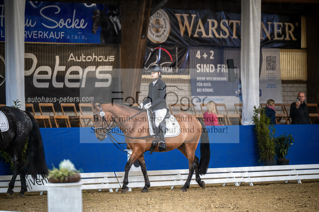 DOS_0022 | Entdecke hochwertige Reitturnierfotos von Foto Oger. Professionell, emotional und authentisch – jetzt Lieblingsmomente im Shop bestellen.Deutschlandweite Turnierfotografie. - Realisiert mit Pictrs.com