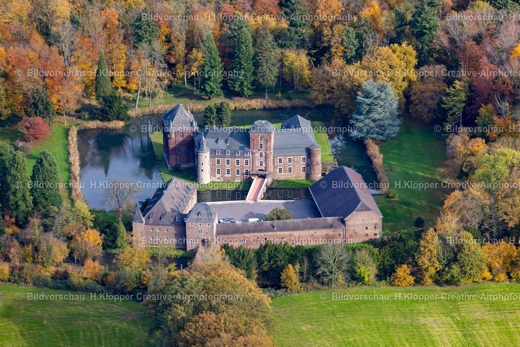 Luftbild Jülich-7081 | LuftbildfotografieGebäude und Schloßpark- Anlagen des Wasserschloß " Schloss Kellenberg " an der Straße Steinweg in Jülich im Bundesland Nordrhein-Westfalen, Deutschland - Realisiert mit Pictrs.com