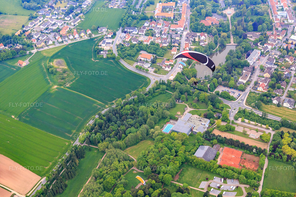 Luftbild: Tennisclub Grün-Weiß Bad Meinberg e.V. im Ortsteil Bad Meinberg in Horn-Bad im Bundesland Nordrhein-Westfalen in Deutschland. Foto: IMG_079296.jpg vom 23.05.2015 durch Werner Riehm/FLY-FOTO.deTC Grün-Weiß Bad Meinberg - Tennis unter der Lippischen Rose seit 1975