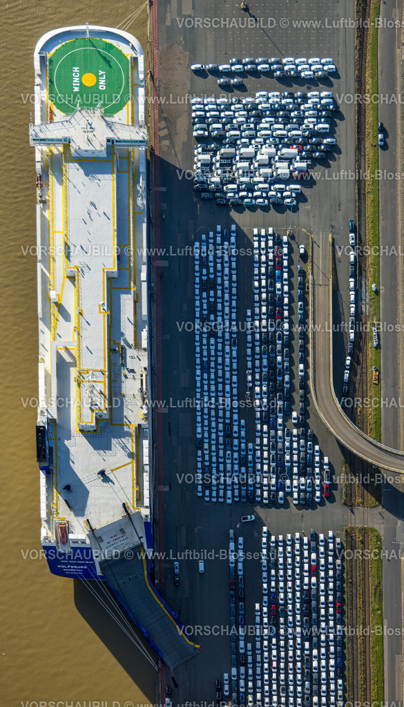 Emden251104694-2 | Luftbild, PKW Logistik Volkswagenwerk, Außenhafen Emden mit SFL Schiff Wolfsburg Car Carriers, Volkswagen PKW Verladestation, WINCH ONLY Verladefläche auf dem Schiff für Ladegut am Seil, Emden, Norddeutschland, Ostfriesland, Niedersachsen, Deutschland
