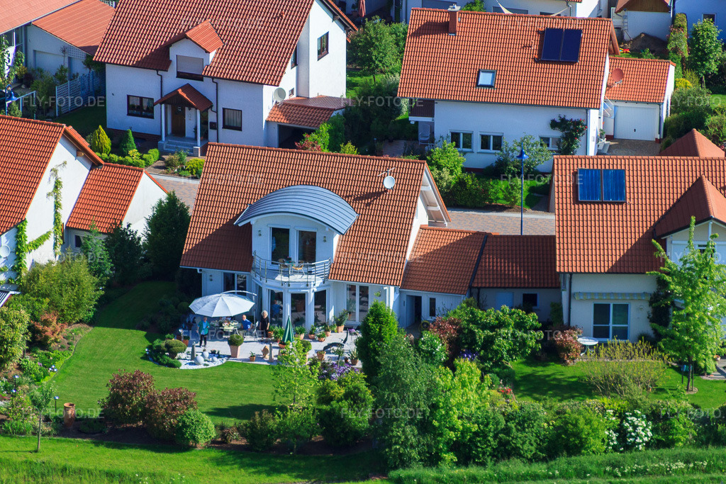 Luftbild: Im Erbsenfeld im Ortsteil Mörzheim in Landau im Bundesland Rheinland-Pfalz in Deutschland. Foto: IMG_27189.jpg vom 23.05.2010 durch Werner Riehm/FLY-FOTO.de