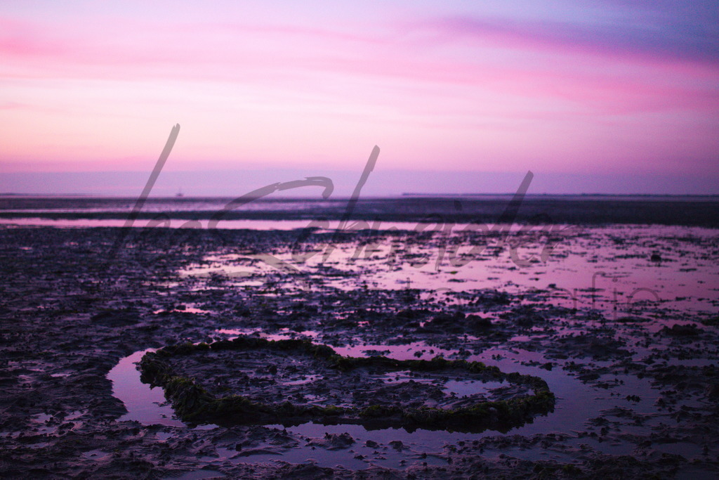 Postkarten 14 | Herz im Watt bei Sonnenuntergang - Realisiert mit Pictrs.com