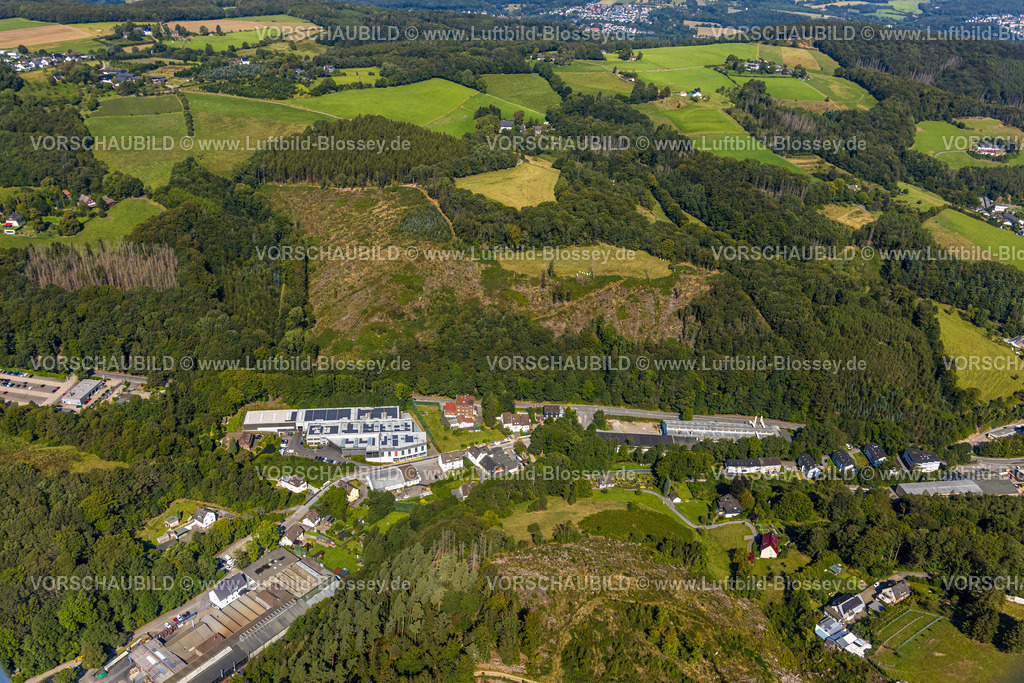 Ennepetal240814856 | Luftbild, ENI Spezialschrauben GmbH Metallverarbeitungsunternehmen mit Solardach, Waldgebiet mit Waldschäden, Voerde, Ennepetal, Ruhrgebiet, Nordrhein-Westfalen, Deutschland