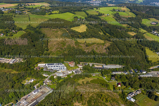 Ennepetal240814856 | Luftbild, ENI Spezialschrauben GmbH Metallverarbeitungsunternehmen mit Solardach, Waldgebiet mit Waldschäden, Voerde, Ennepetal, Ruhrgebiet, Nordrhein-Westfalen, Deutschland