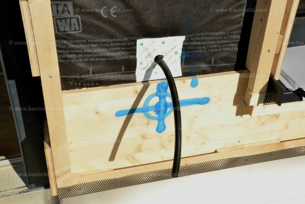 bib-lg17-elektroinstallation-0101 | Nach LV-Leistungsgruppen sortierte Detailfotos über den Bau eines Hauses. Alle Hausbau-Bilder direkt vom Urheber und Autor der Website Haus-Selber-Bauen.com