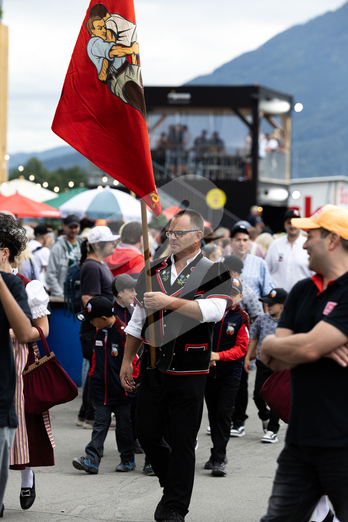ESAF2025_Freitag_4102 | Die Schwinger des Schwyzer Kantonalen Schwingerverbandes: Fotos, die Dynamik und Leidenschaft festhalten, sowie emotionale Momente aus dem traditionellen Schwingsport zeigen. - Realisiert mit Pictrs.com
