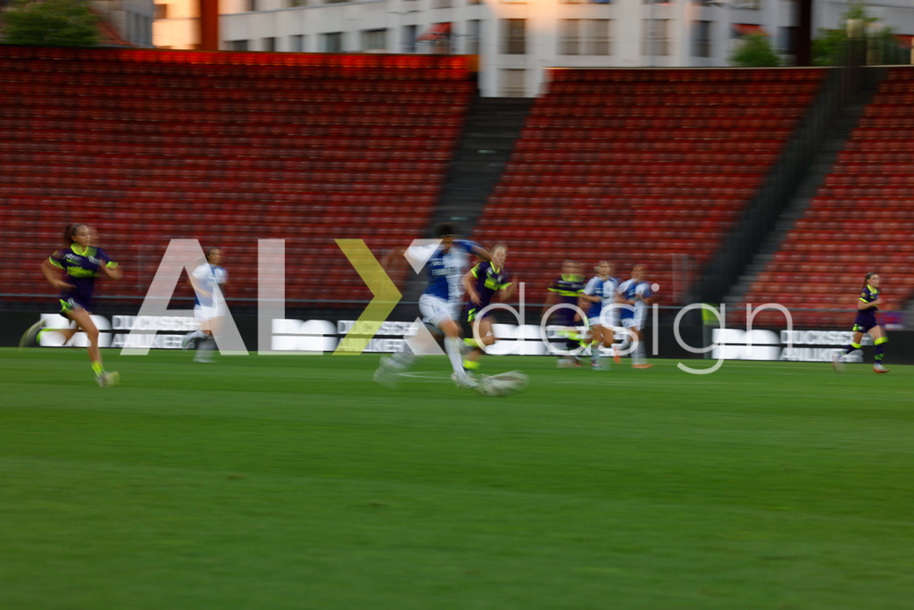 GC Zürich vs FC Zürich - AXA Women’s Super League Playoffs - Stadion Letzigrund | EMANUELA PFISTER of Grasshopper Club Zürich during the AXA Women’s Super League Playoffs quarter-final second leg between GC Zürich and FC Zürich at Stadion Letzigrund, Zurich, Switzerland. - Realisiert mit Pictrs.com