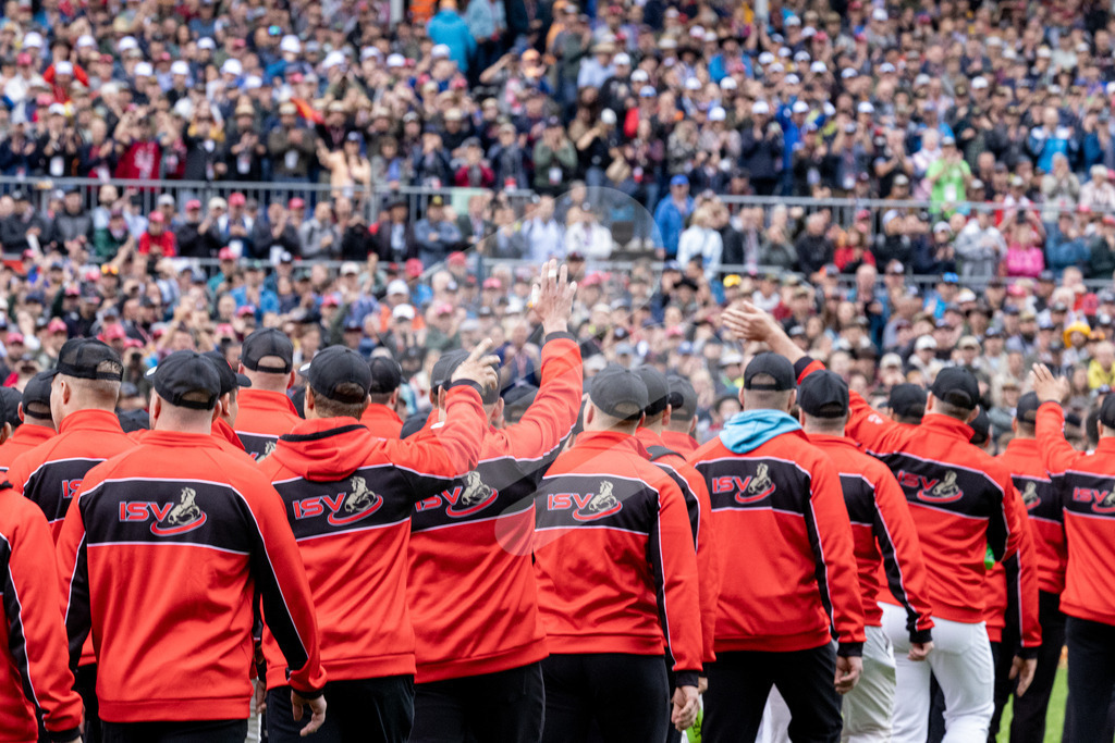 ESAF2025_Einzug_4291 | Die Schwinger des Schwyzer Kantonalen Schwingerverbandes: Fotos, die Dynamik und Leidenschaft festhalten, sowie emotionale Momente aus dem traditionellen Schwingsport zeigen. - Realisiert mit Pictrs.com