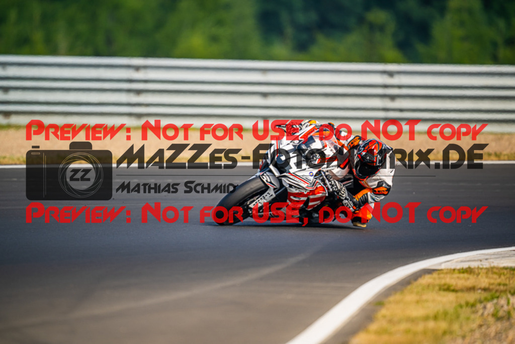 MaZZes_FotoMatrix_220626_6682 | PROSUPERSTOCK