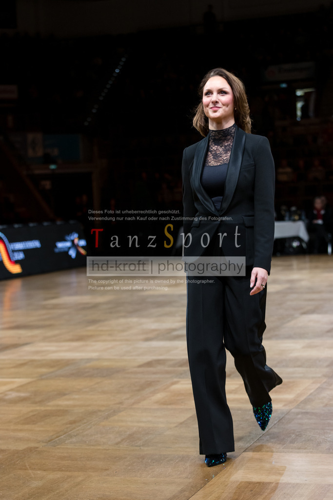20241109_DM-Formationen_Vorrunde_3158 | Tanzsportbilder, Standardtanz, Lateintanz, WDSF, DTV, LTVB, dancecomp, goc, hessen tanzt, blaues band der spree, walzer, tango, wiener walzer, slowfox, quickstepp, samba, rumba, cha-cha-cha, paso doble. jive, hd-kroft photography, turniertanzsport