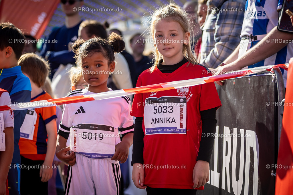 44. Kölner Brückenlauf; Koeln, 14.09.25 | Impressionen vom 44. Kölner Brückenlauf am 14.09.25 am Schokoladenmuseum in Koeln. Foto: BEAUTIFUL SPORTS/Leah Kohring