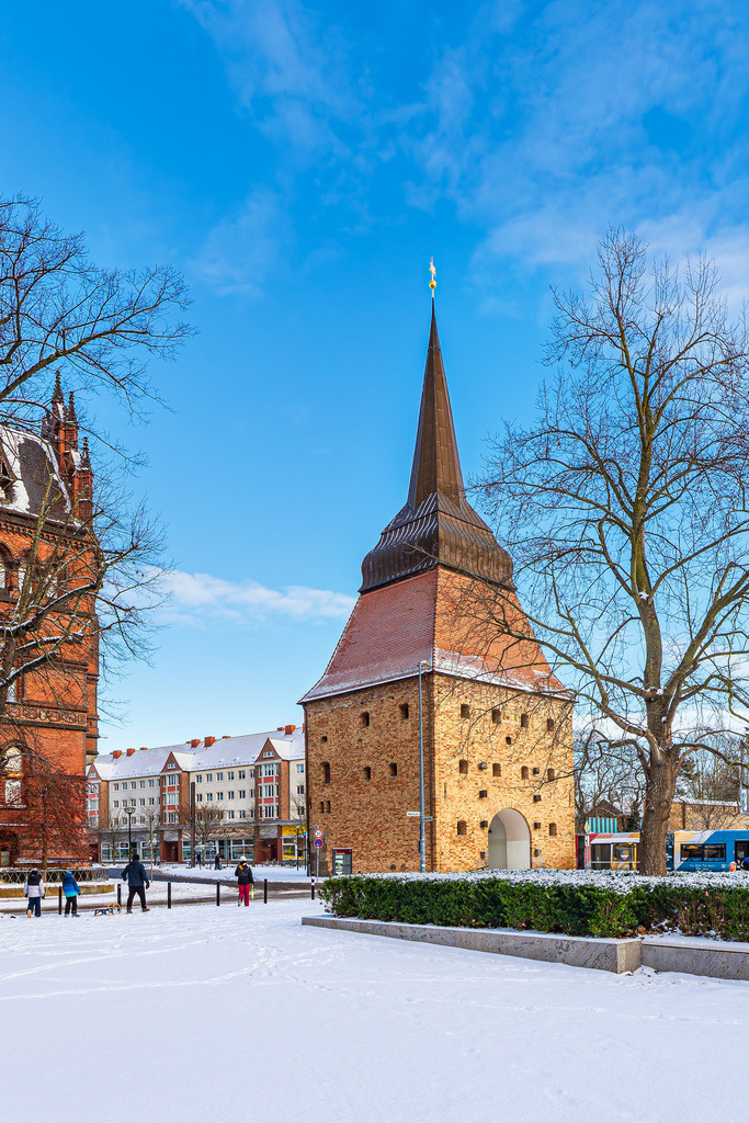 Blick vom Rosengarten auf das Steintor im Winter in der Hansestadt Rostock | Blick vom Rosengarten auf das Steintor im Winter in der Hansestadt Rostock.