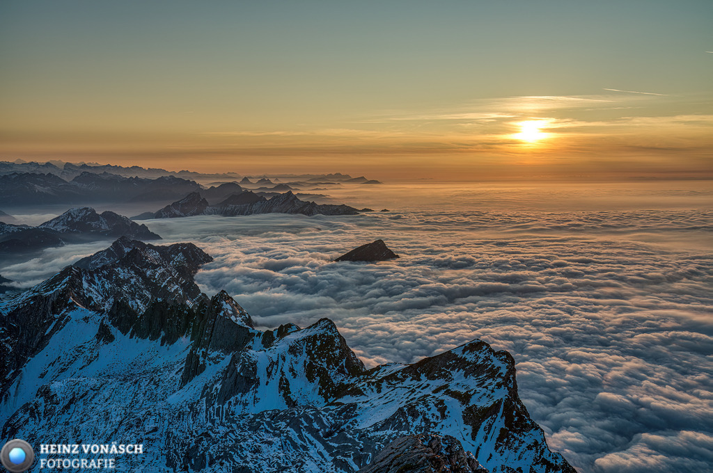 Säntis_0006 | Alle Bilder von Heinz Vonäsch Fotografie können alle zu günstigen Preisen gekauft werden! Download der Bilder, Ausdrucke, Postkarten, Tassen T-Shirts, Kalender, Alu- Dibond usw. - Realisiert mit Pictrs.com