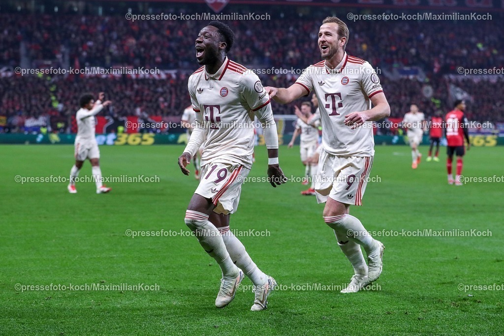UCL11032502453 | 11.03.2025, Fußball, UEFA Champions League, Bayer 04 Leverkusen - FC Bayern München, Achtelfinale Rückspiel, BayArena, Saison 2024 2025: Torjubel nach dem 2:0 durch Torschütze Alphonso Davies (FC Bayern #19). Zusammen mit Harry Kane (FC Bayern #9)DFB regulations prohibit any use of photographs as image sequences and or quasi-video.