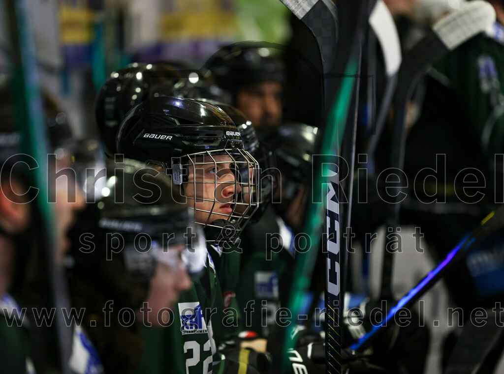 2023-01-22_050_Eishockey_TSV_Erding_gegen_ESC_Dorfen | Erding, Deutschland, 22.01.2023:
Eishockey, Bayernliga 2022 / 2023, 29. Spieltag, TSV Erding gegen ESC Dorfen, Endergebnis: 6:2

Christoph Furtner (Erding Gladiators, #22)

Foto: Christian Riedel / fotografie-riedel.net