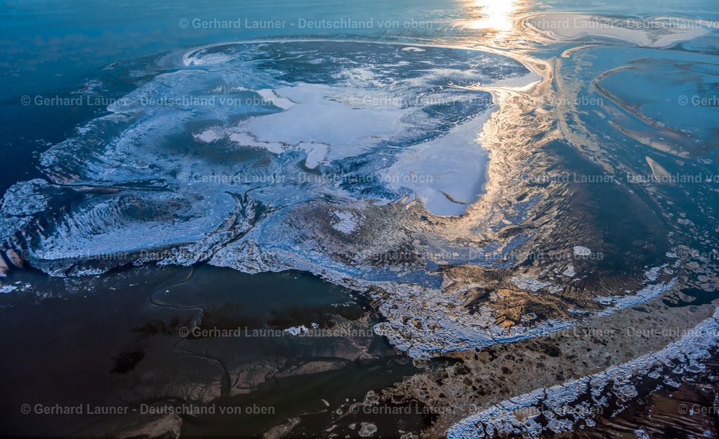 4044165 | mit Eis und Schnee bedecktes Vogelschutzgebiet Memmert, Nationalpark Niedersächsisches Wattenmeer