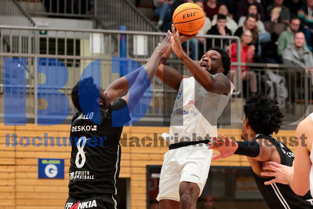 SES_BOCBAY20250209-46 | bond - Realisiert mit Pictrs.com