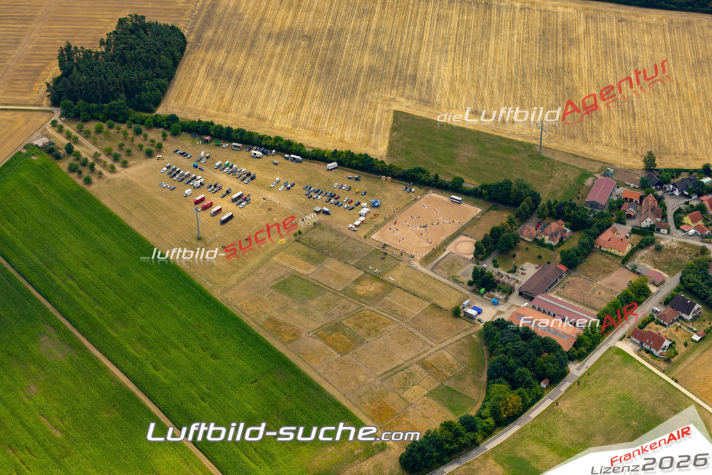 Aktuelles Luftbild von Gösseldorf Ansbach - Die Luftaufnahme wurde 2022 mittels UL-Flugzeug erstellt ( keine Drohne ) - hochauflösende Kamera-Systeme von  Canon -Beste Qualität - Für grossformatige Ausdrucke geeignet. Die Geschenkidee !